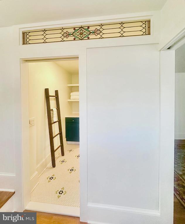 Building Photo - 46 York St