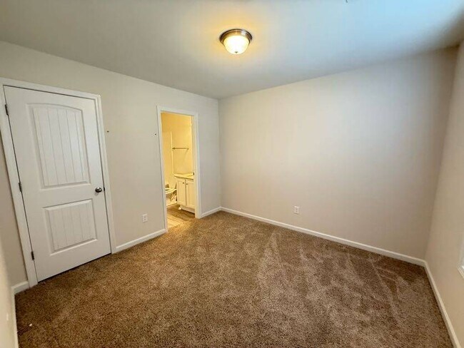 Building Photo - 960 Madrid Ct