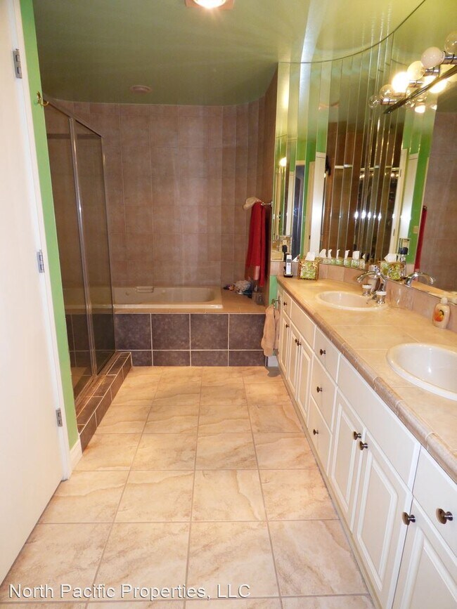 Building Photo - 2 br, 2 bath House - 601 West Mercer Place...