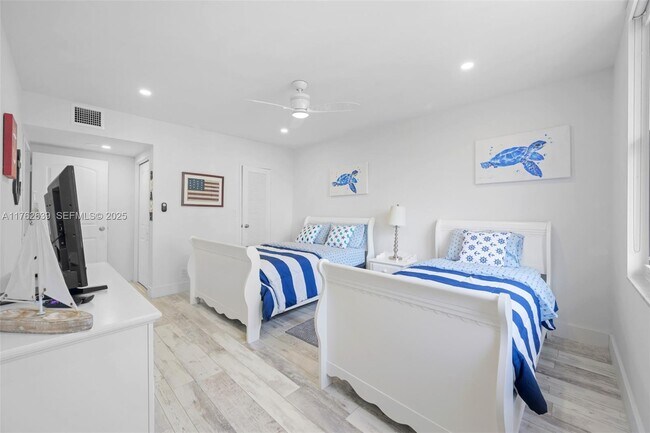 Building Photo - 3725 S Ocean Dr