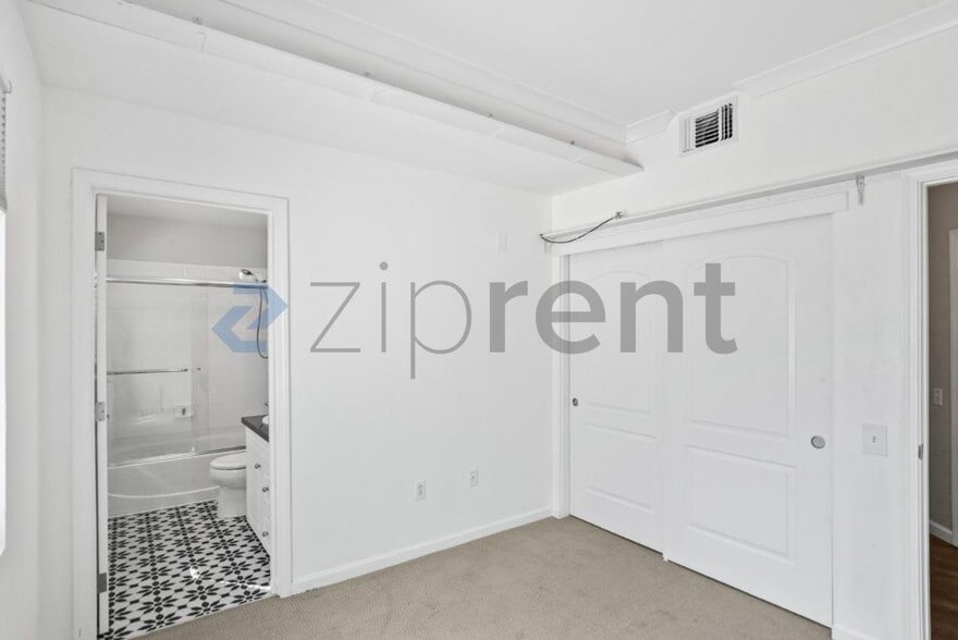Building Photo - Unit 164