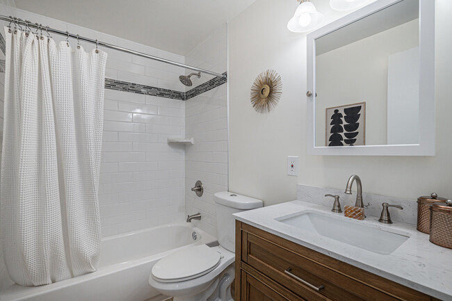 Bathroom - 4502 Everett Ct