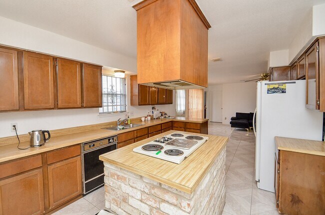 Building Photo - 1506 Wilshire Park Dr