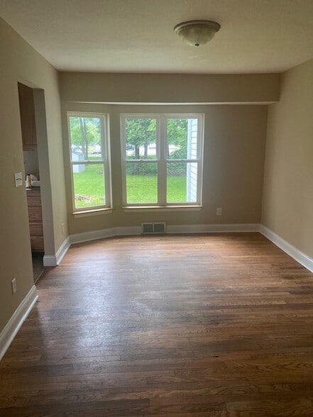 Building Photo - 1102 Lindberg Rd