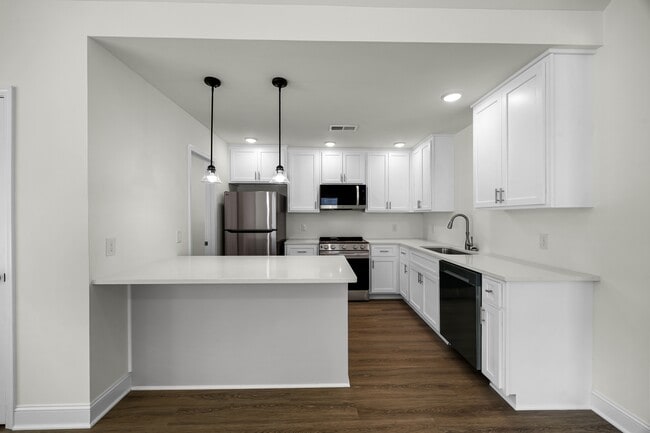 Building Photo - 248 Linden St