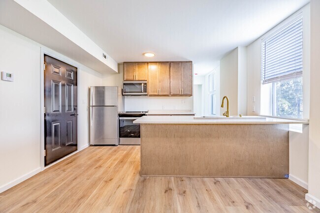 1BR, 1BA - 568SF - Kitchen - 2900 Colerain Ave