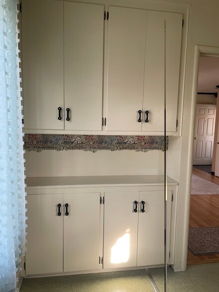 Building Photo - 1431 1/2 N Allen Ave