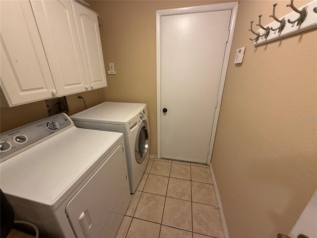 Building Photo - 525 Lakeview Dr