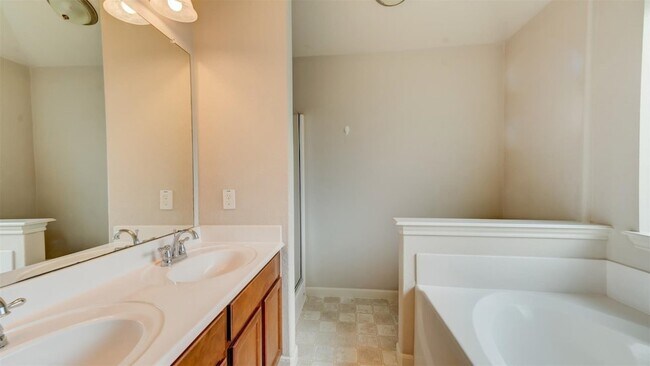Building Photo - 2831 Lockeridge Bend Dr