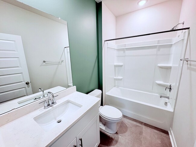 Building Photo - 220 Coulter Ct