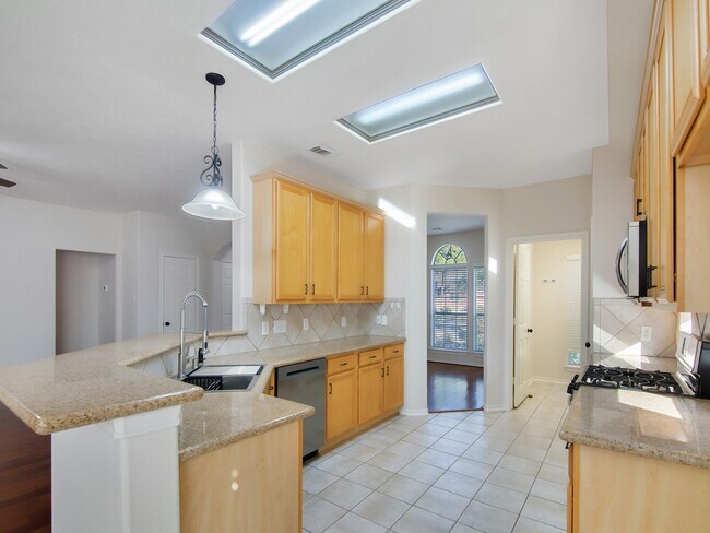 Building Photo - 30 Jewelsford Dr