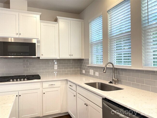 Building Photo - 14019 Martin Hill Wy