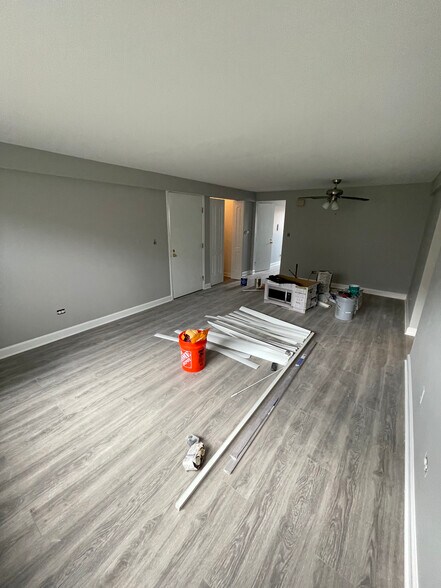 Family room - 636 W Pickwick Ct