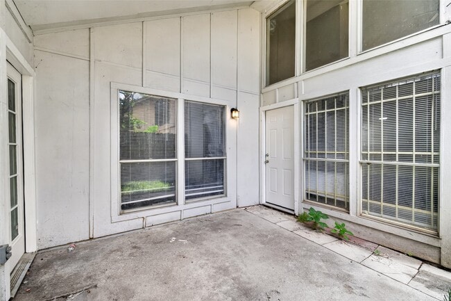 Building Photo - 12227 W Village Dr