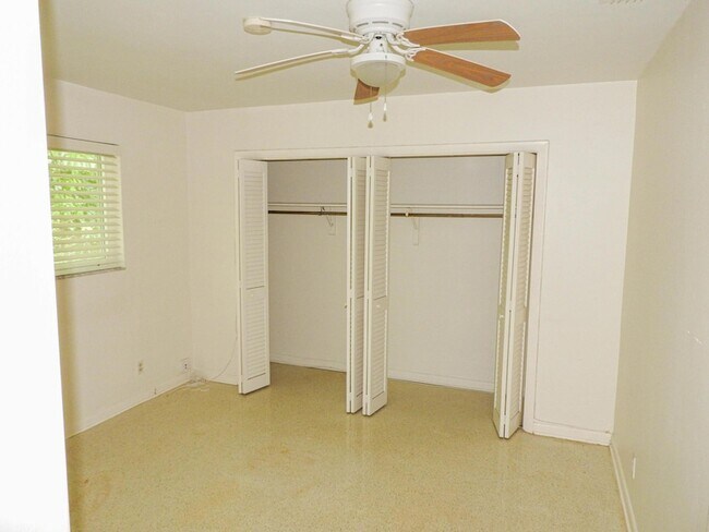 Building Photo - 1232 Cabana Rd