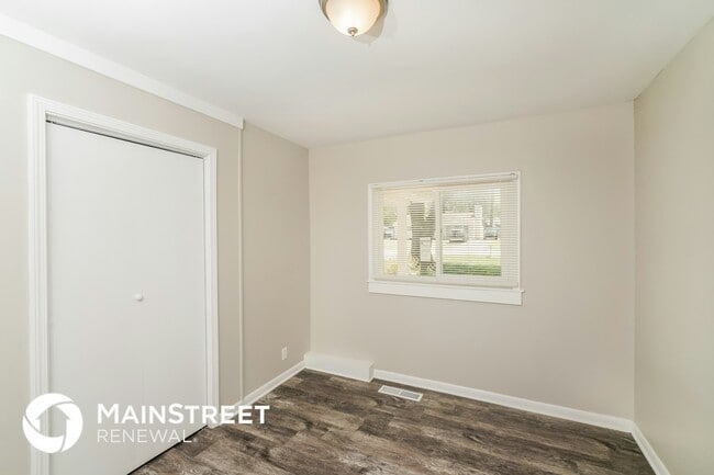 Building Photo - 1905 Heaton Rd