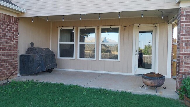 Building Photo - 18116 Viento Dr