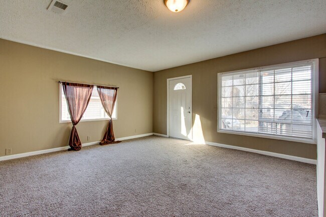 Building Photo - Murfreesboro 4 Bedroom/2 Bath HOUSE near MTSU