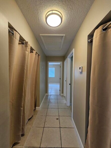 Building Photo - 4876 Orleans Ct