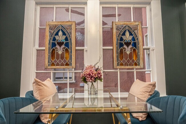 Building Photo - 309 King William St