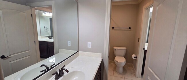 Building Photo - Beautiful Home with a full in law suite in Lewisville