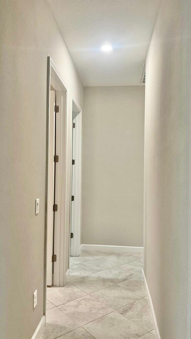 Building Photo - 2766 Hilliard Dr