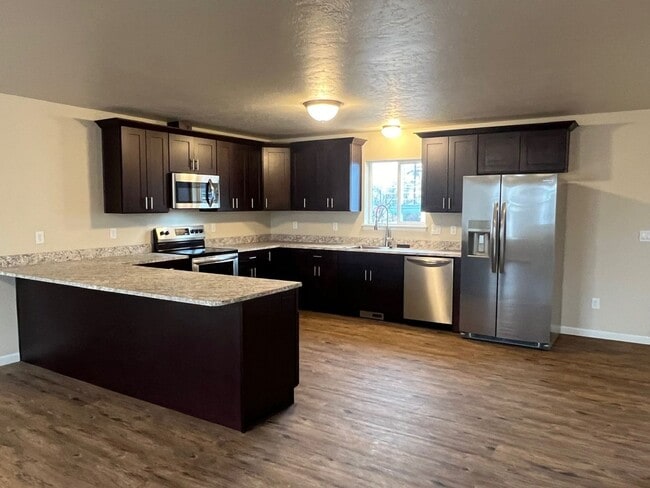 Primary Photo - 3 Bedroom Charming Duplex