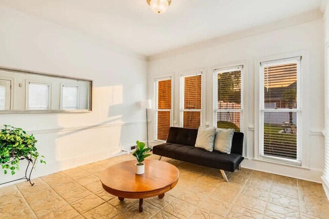 Building Photo - 1408 Aramore Dr SE