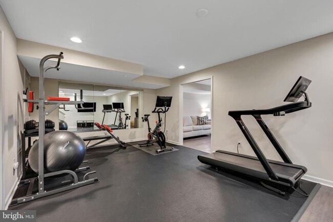 Building Photo - 250 Kestrel Ct