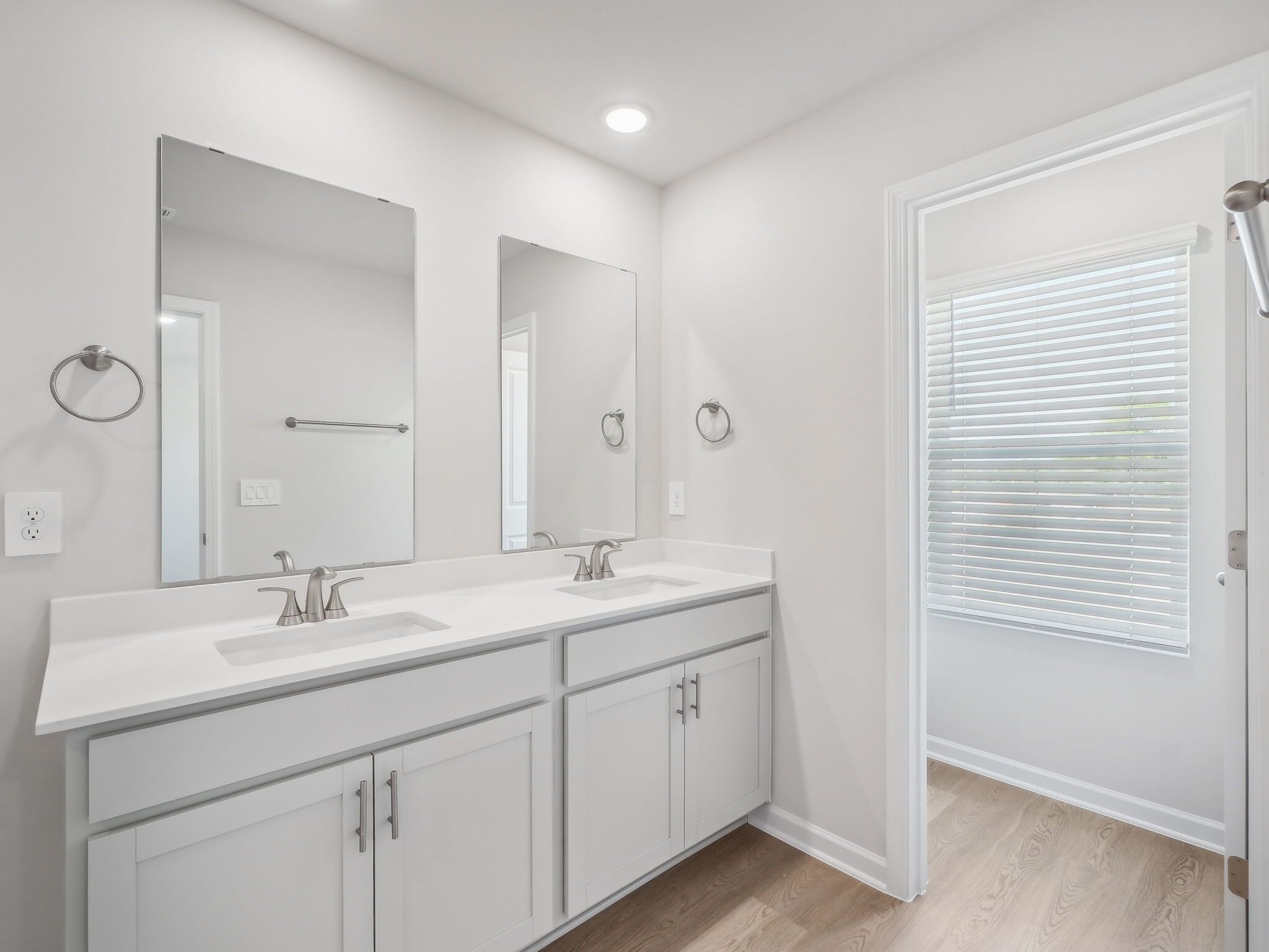 Building Photo - 712 Southland Dr