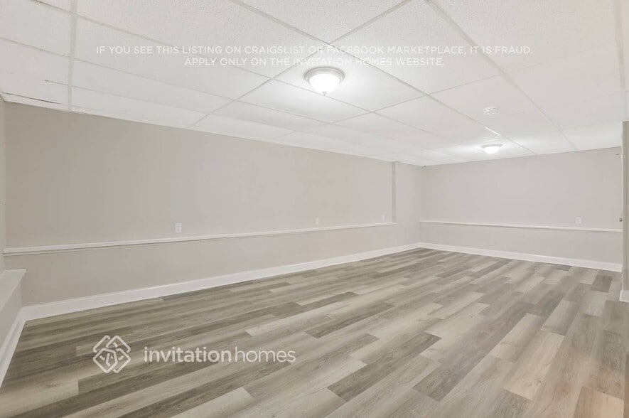 Building Photo - 242 Rustic Ridge Dr NE