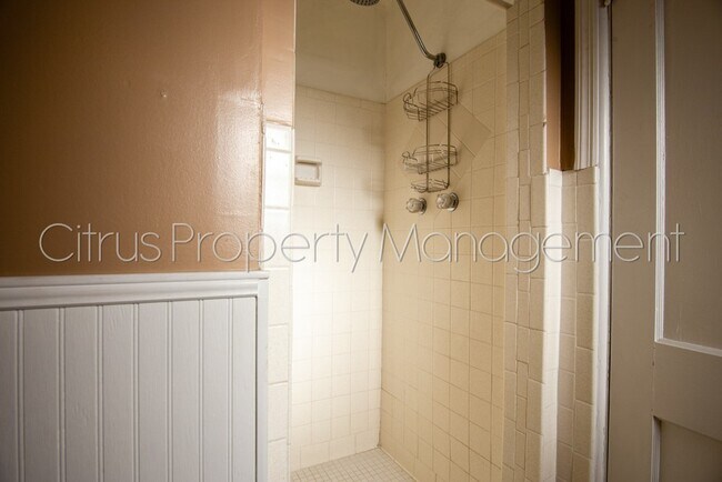 Building Photo - Cute 3/3 Home Near Sodo