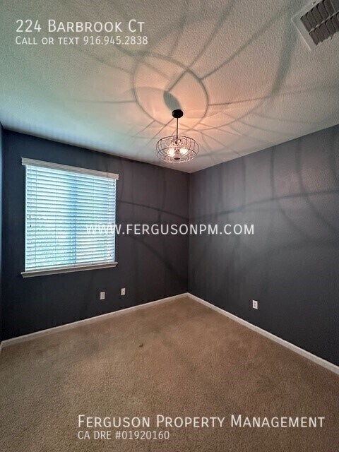 Building Photo - 224 Barbrook Ct