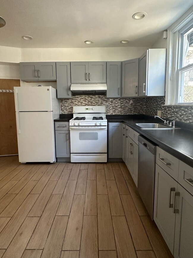 Building Photo - 1022 Carpenter St