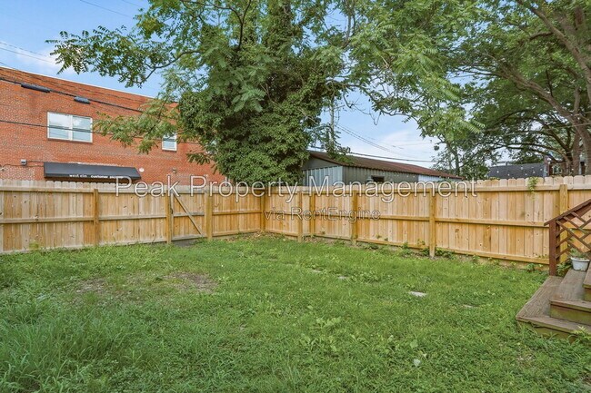 Building Photo - 3120 Parkwood Ave