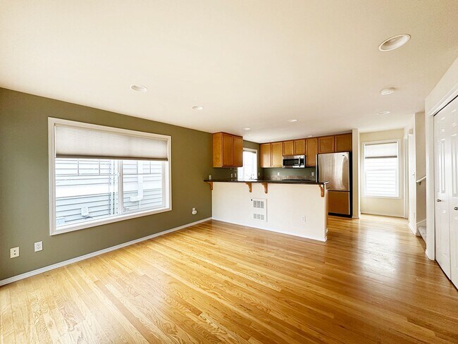 Building Photo - 3bs/2.5ba Seattle Townhome