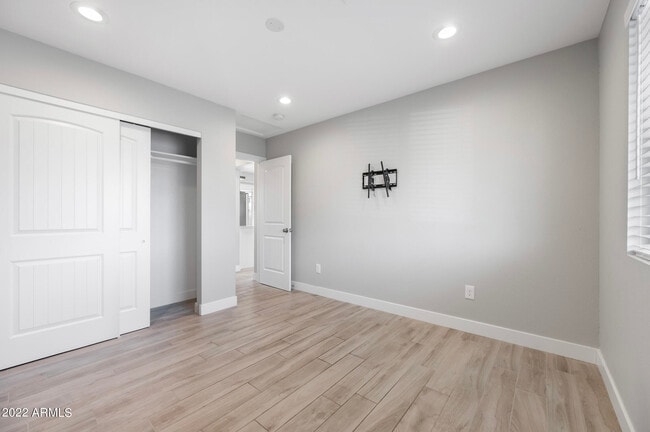 Building Photo - 402 N 73rd St