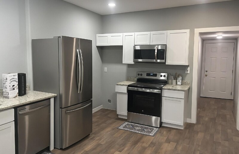 Building Photo - 427 E Southcross