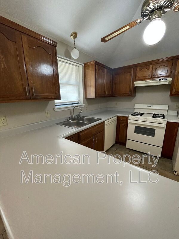 Building Photo - 9804 N 107th E Ave