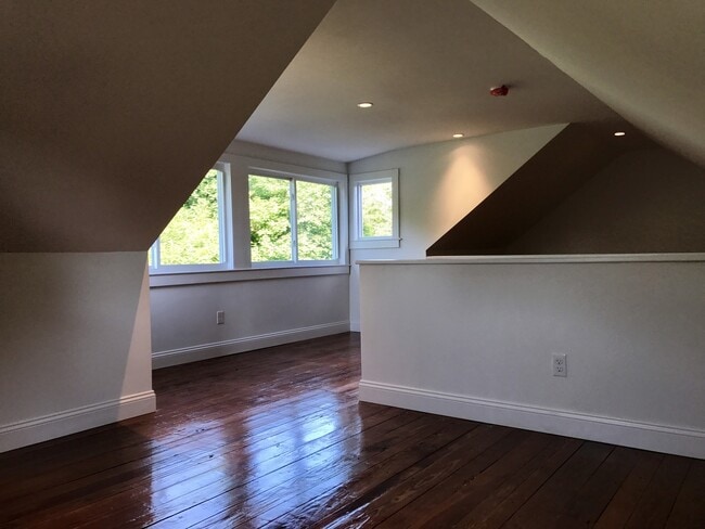 Building Photo - 9050 Easton Rd