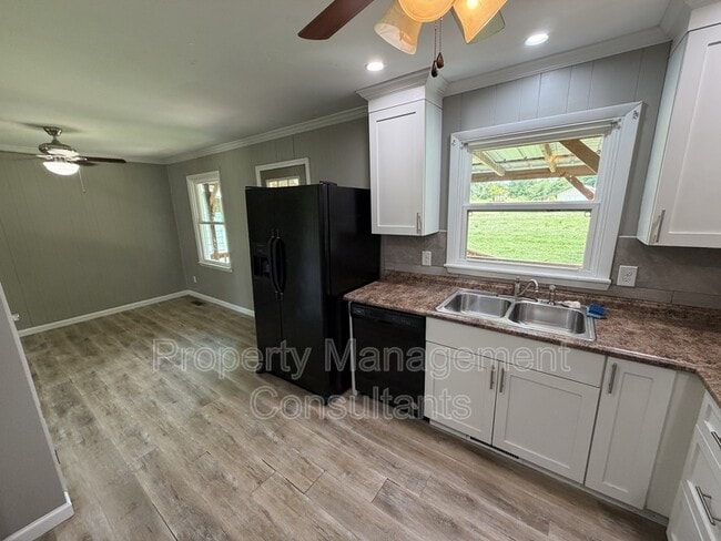 Building Photo - 425 Bainbridge Loop