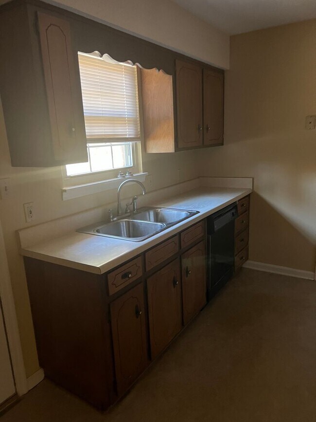 Building Photo - Beautiful Home in Indian Creek