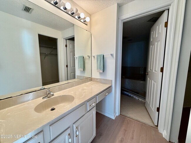Building Photo - 2099 Winterbourne N