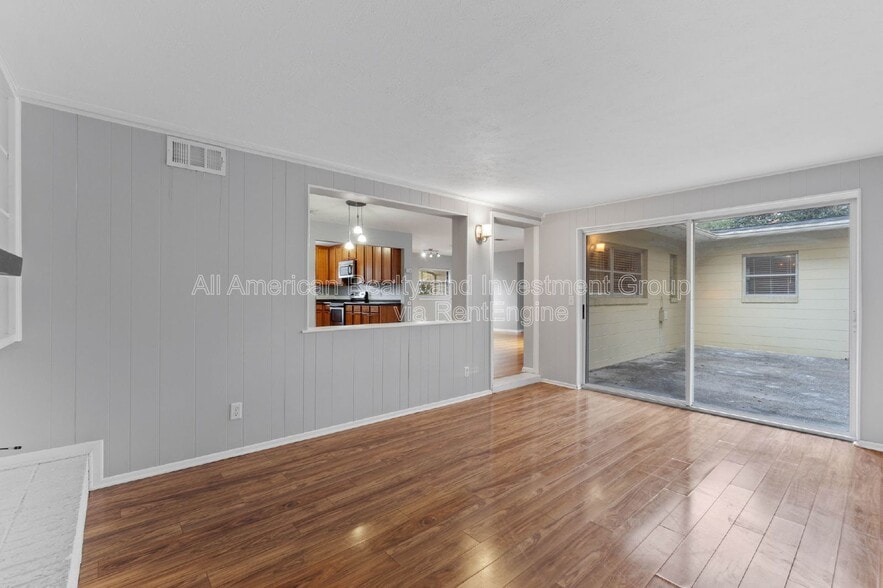 Building Photo - 26 Anastasia Dr SE