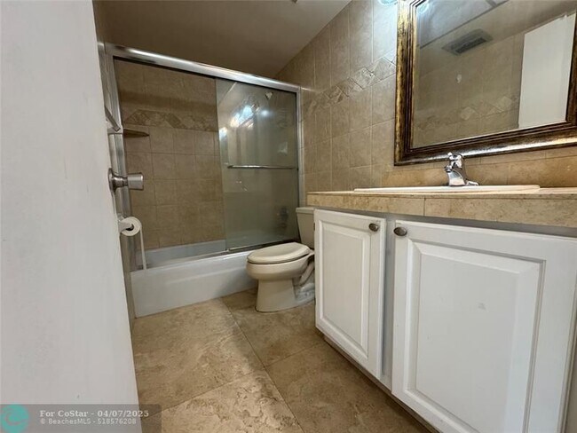 Building Photo - 5800 Margate Blvd