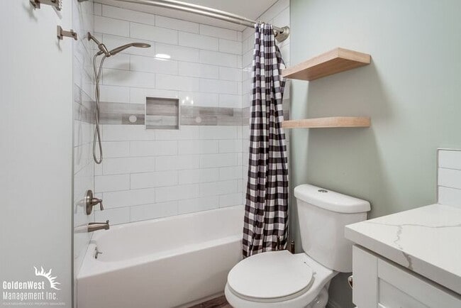 Building Photo - Elegant 1Bdm 1Ba Condo with Balcony, Garag...