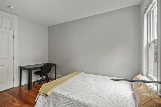Building Photo - 139 Adams St