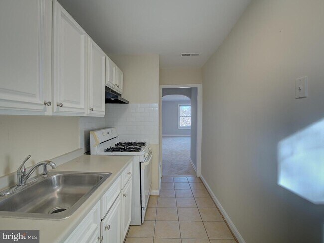 Building Photo - 351 Parkland Pl SE