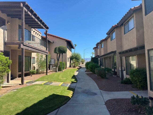 Building Photo - *2BR 2BA Furnished Condominium Riverfront with Dock, Private Beach