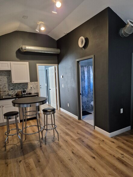 Building Photo - 1117 E Garfield St